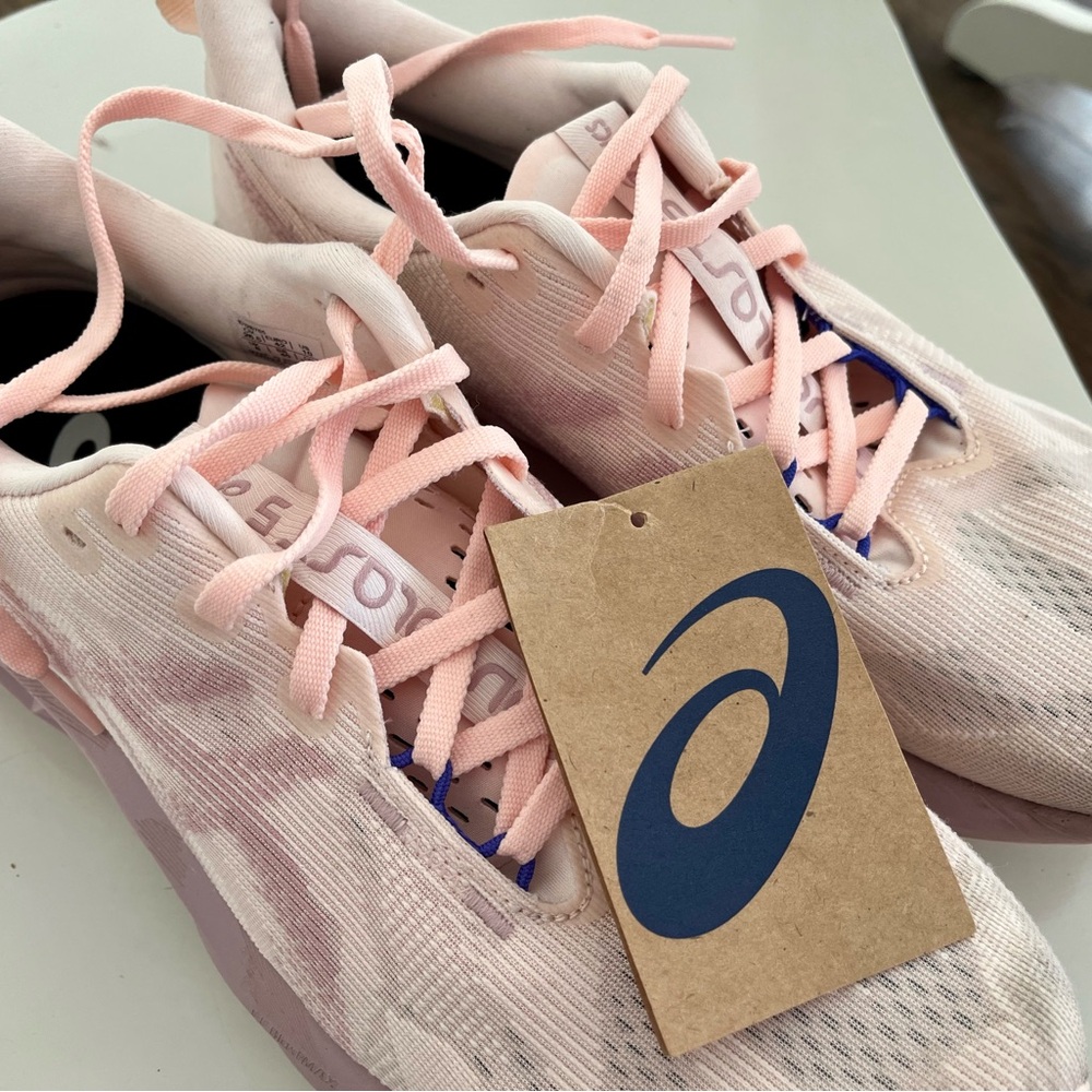 *New* ASICS Novablast 5 Pearl Pink - Picture 4 of 6